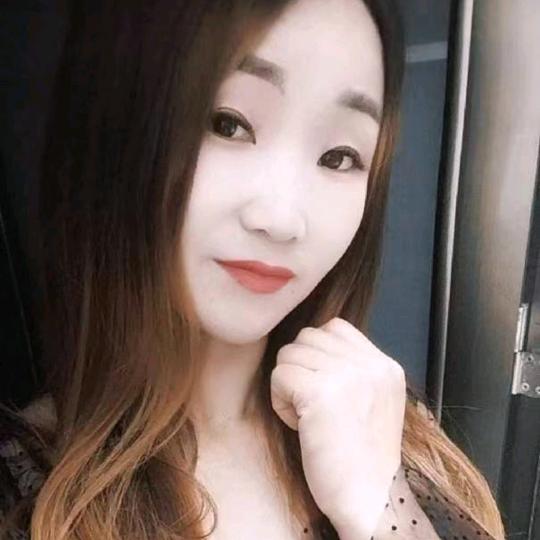 摆摊小吃的燕子