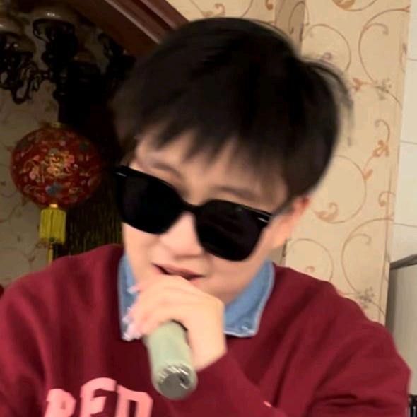 不爱穿靴子的薛子