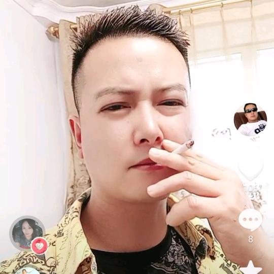 《弔戼》