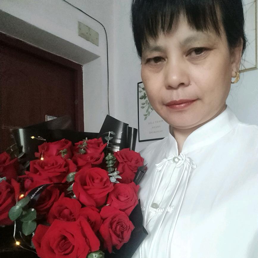 幸福得周胡三宝贝。