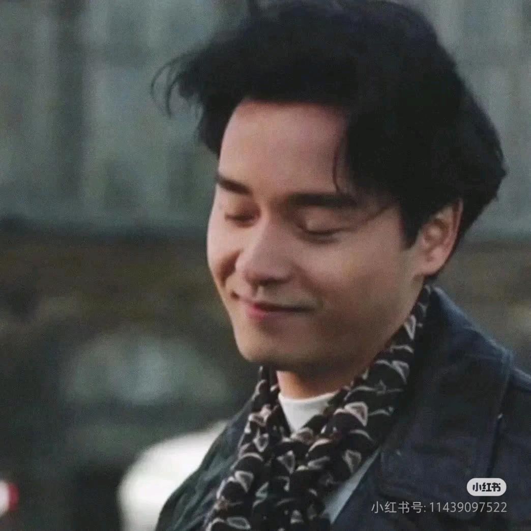 仿佛借风声跟我话