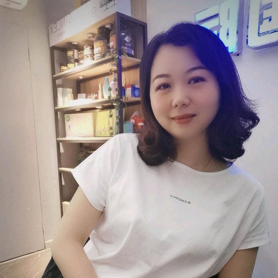 蔚妮美女装