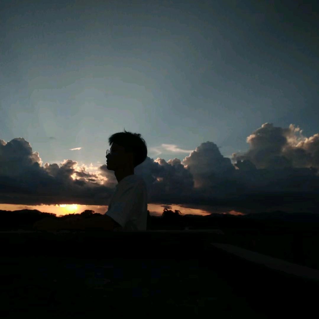 爱背书包的少年