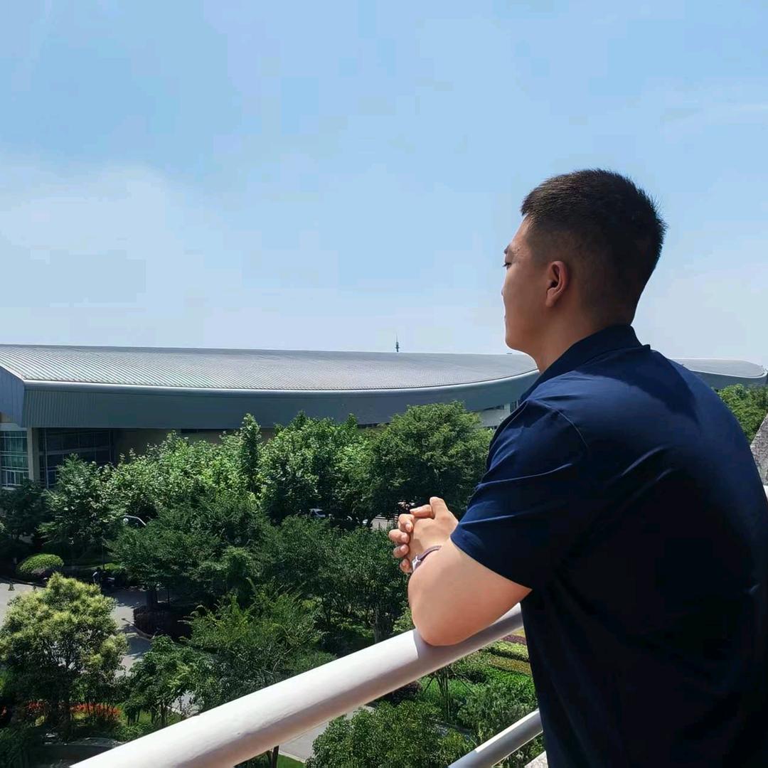 还在努力的小宋