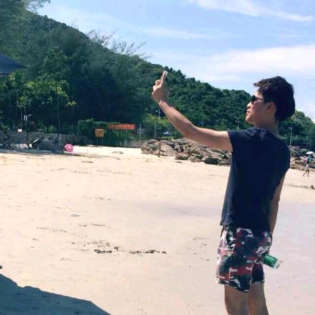 教堂里吹口琴的建筑师