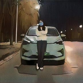 开奔奔的小姐姐