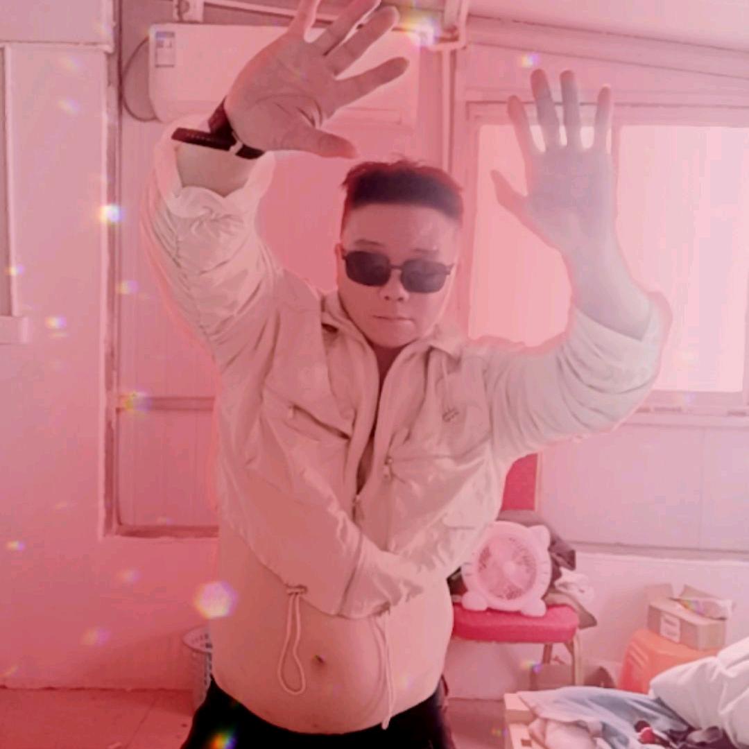 学哥🎤，交友🚨