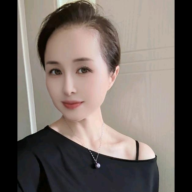 裙角飞扬