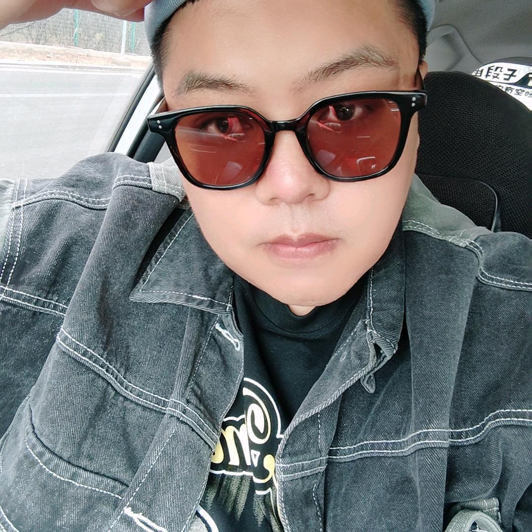 小阳开婚车