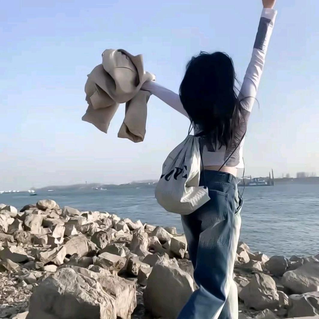冷冰冰.