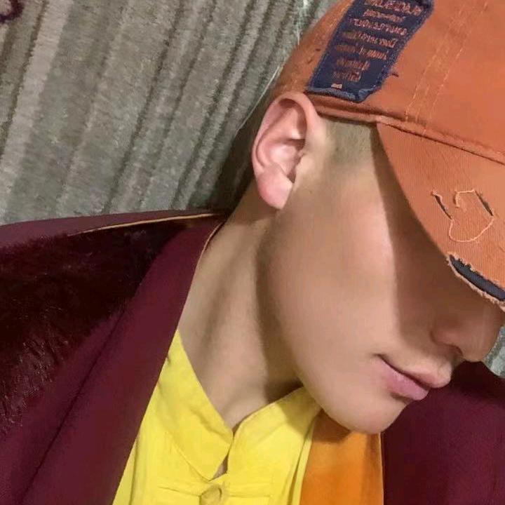 ་♚😜小-_-ღ᭄__丑