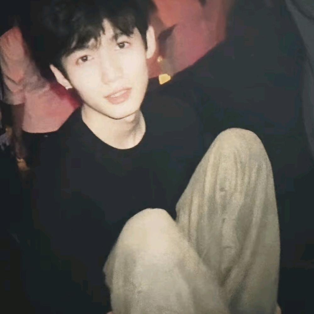 小洛.