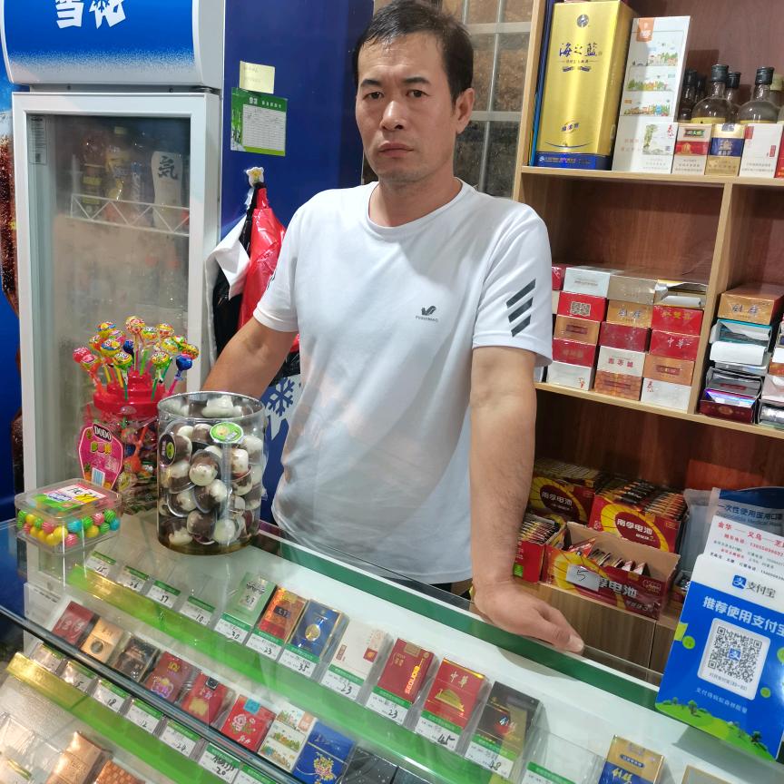 屈曙光（太康一义乌一金华豪华大巴）