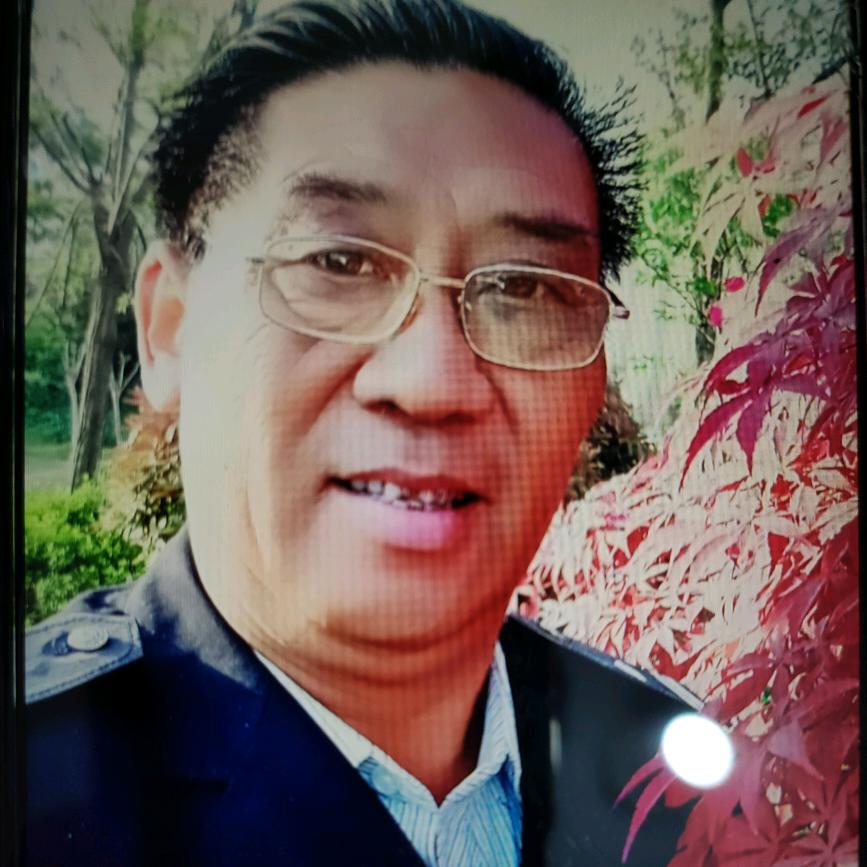 像松柏一样坚强
