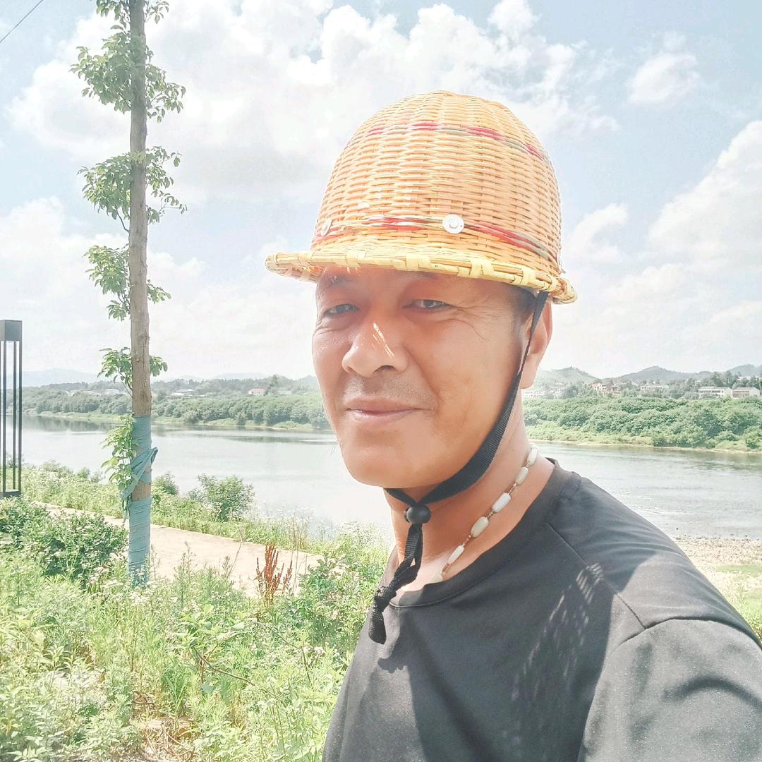摆地摊卖水果