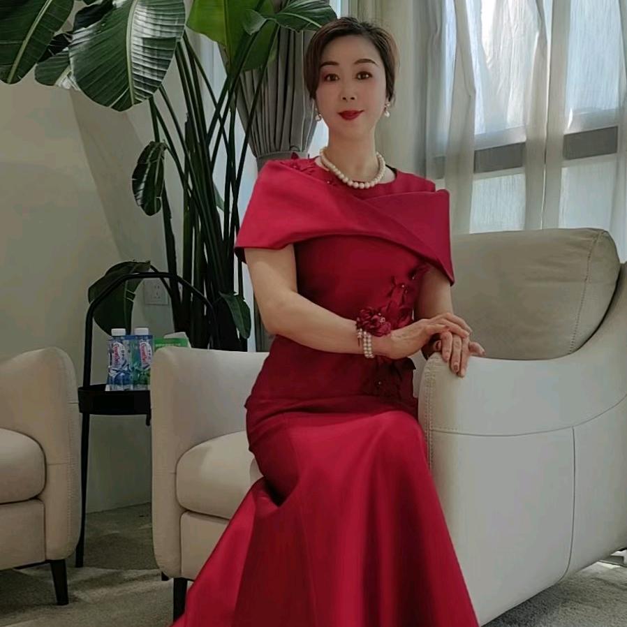 马洲婚宴礼服的头像