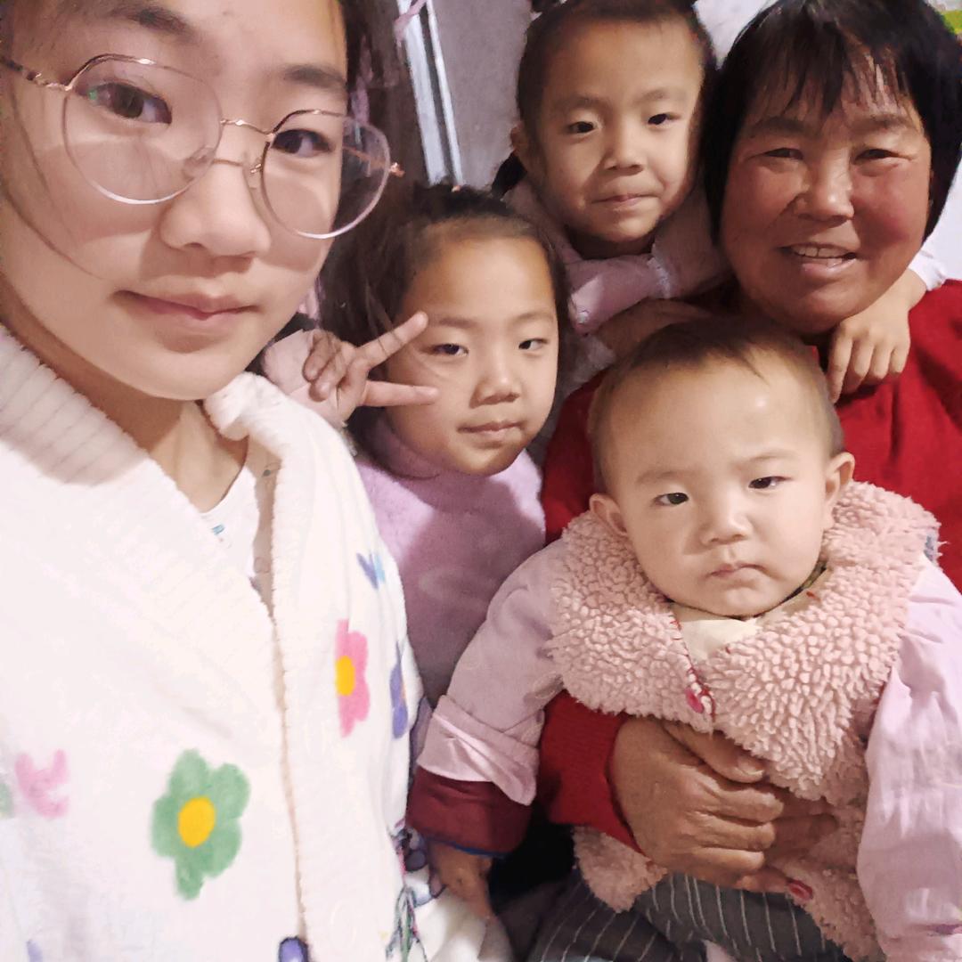 🌺四个宝贝的奶奶🌺，62年🌷虎🌷