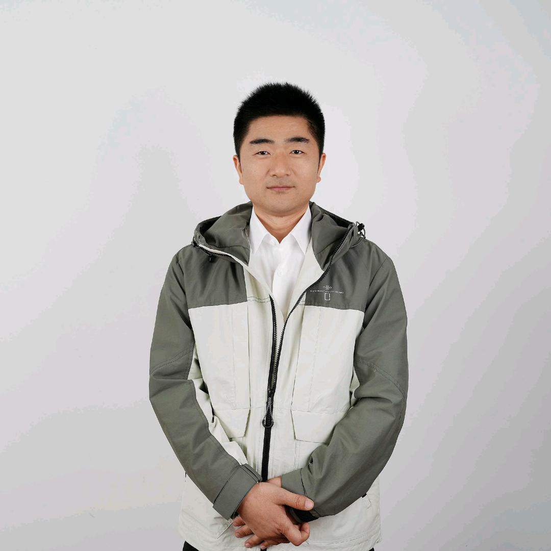超一凡塑机-侯政举