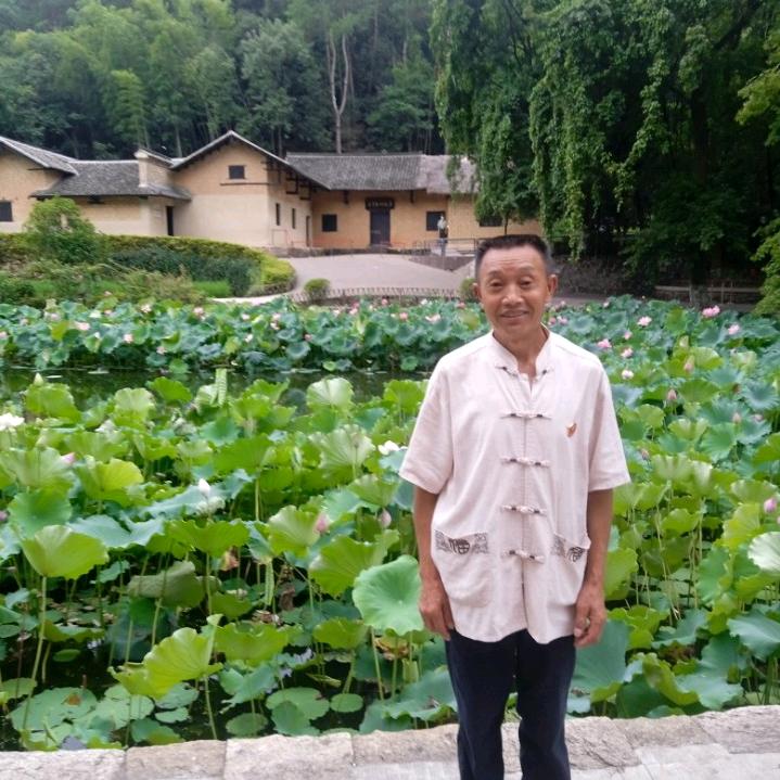 杨山，四川达州人，农业大学。愿与天下交友