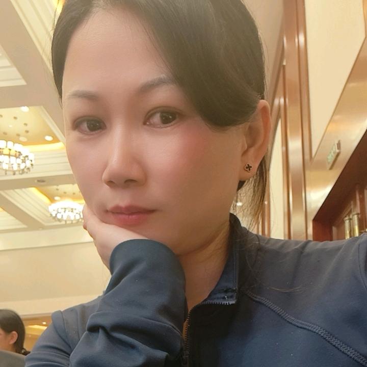 句容吾悦卖珠宝的小姐姐