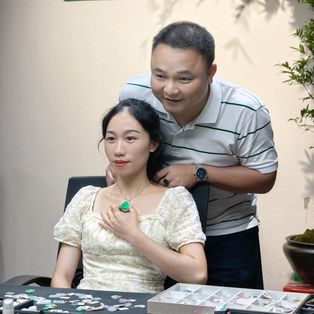 -诗诗翡翠-(货主夫妇)