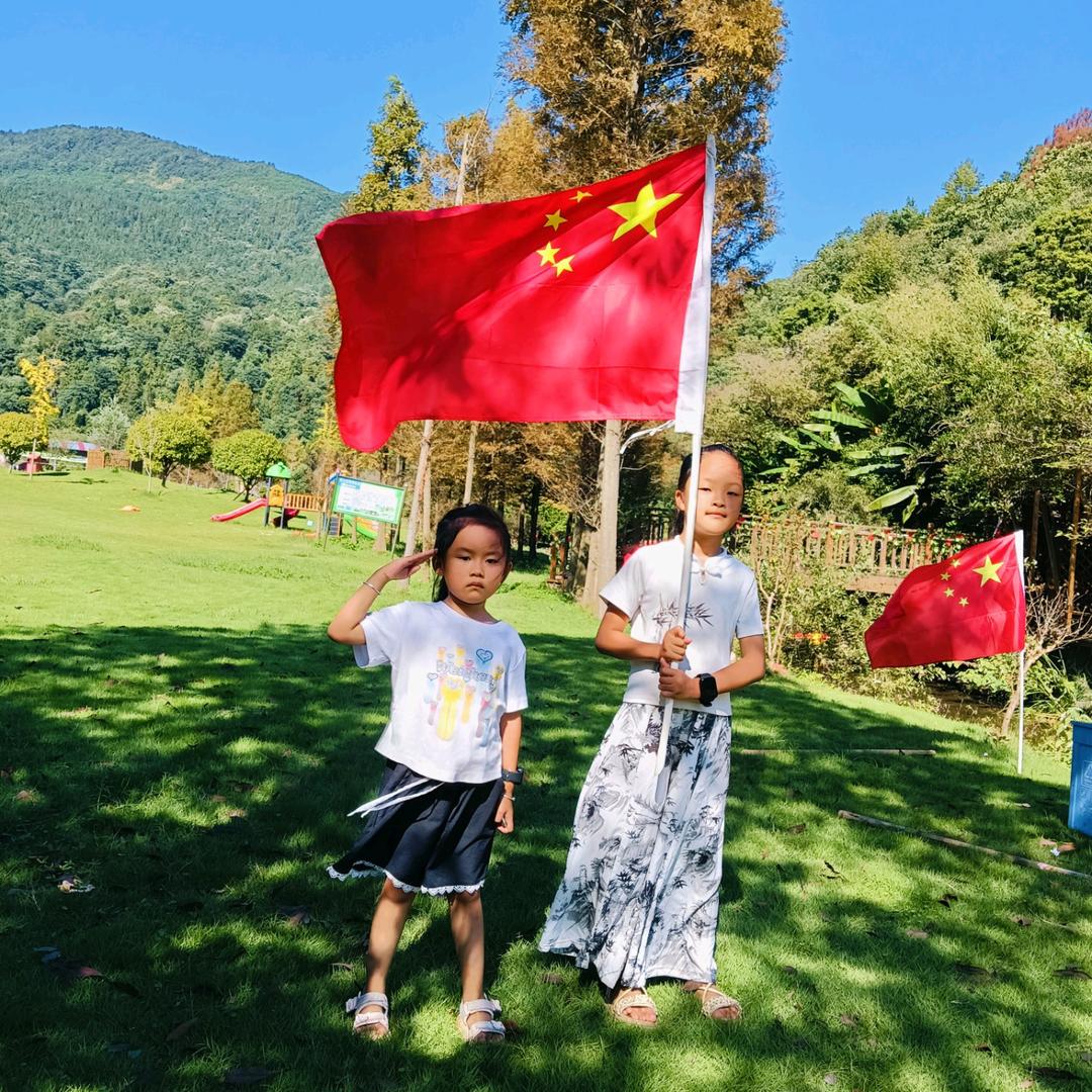 百里杜杜鹃~两个王可爱😍