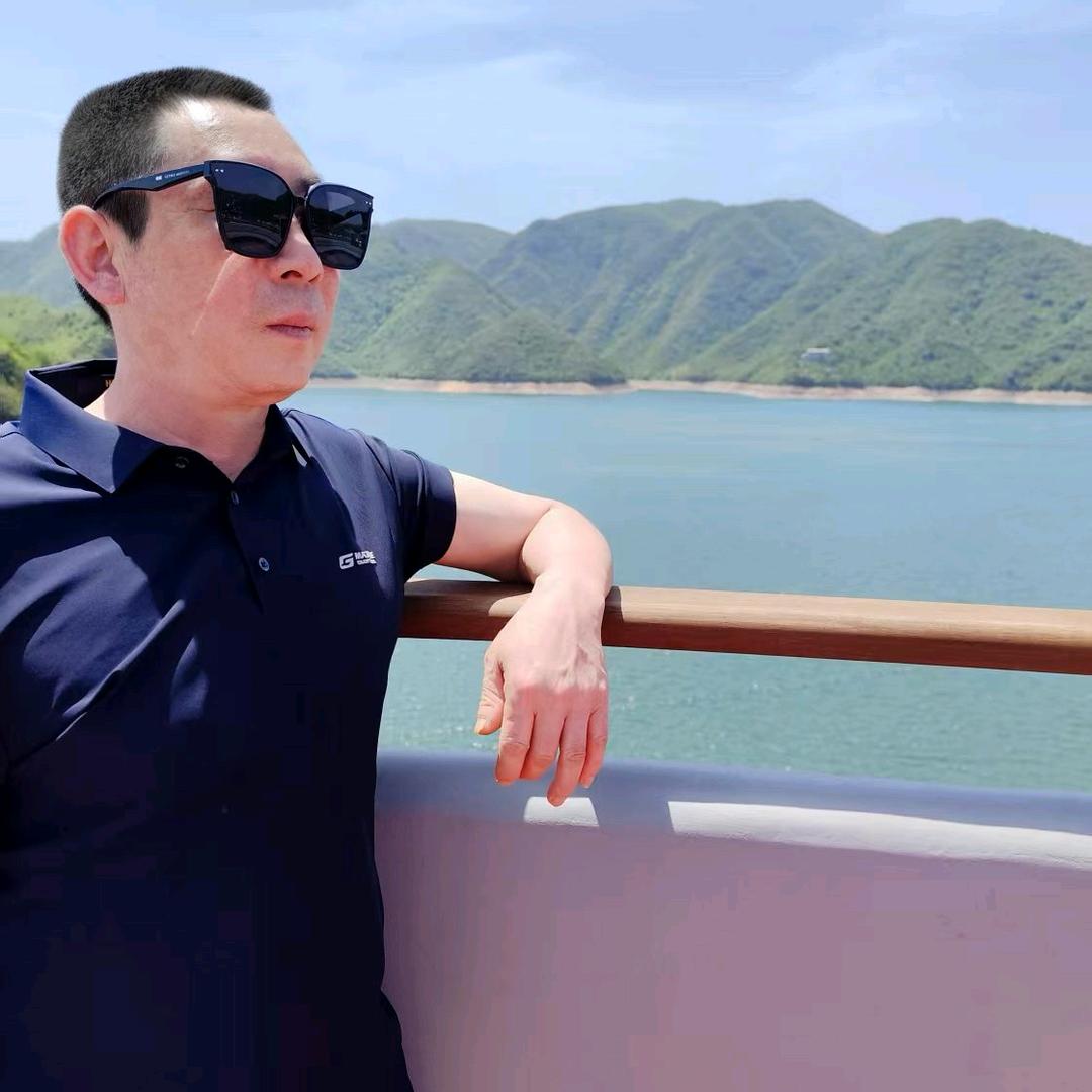 哥抽的不是烟。是寂寞