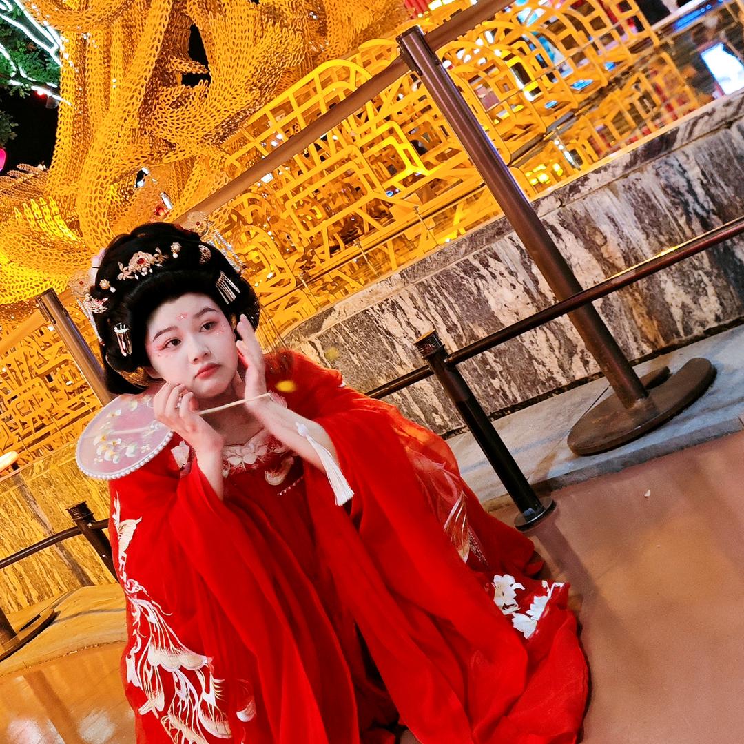 猛踹，瘸子那条好腿