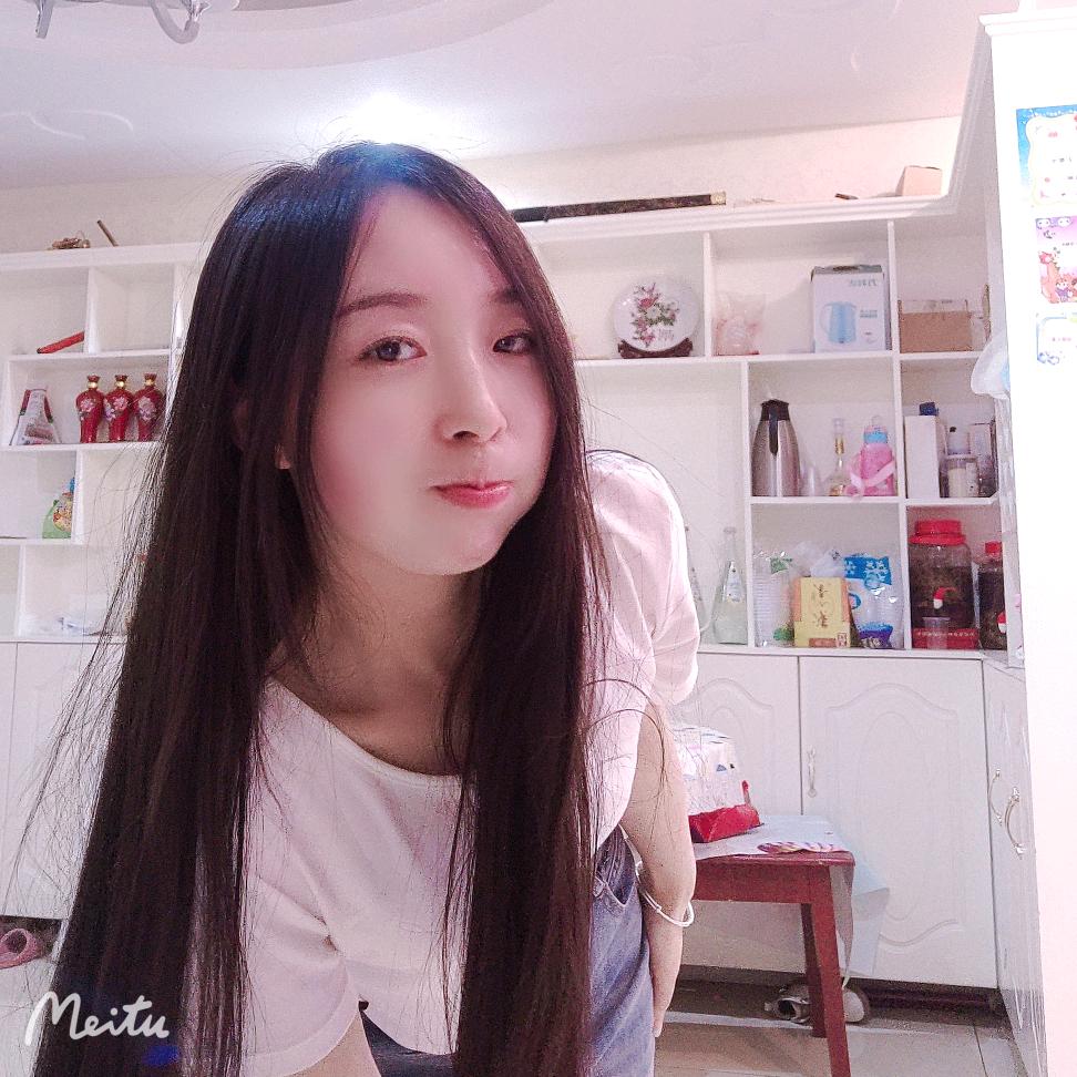 这个小妮有点拽