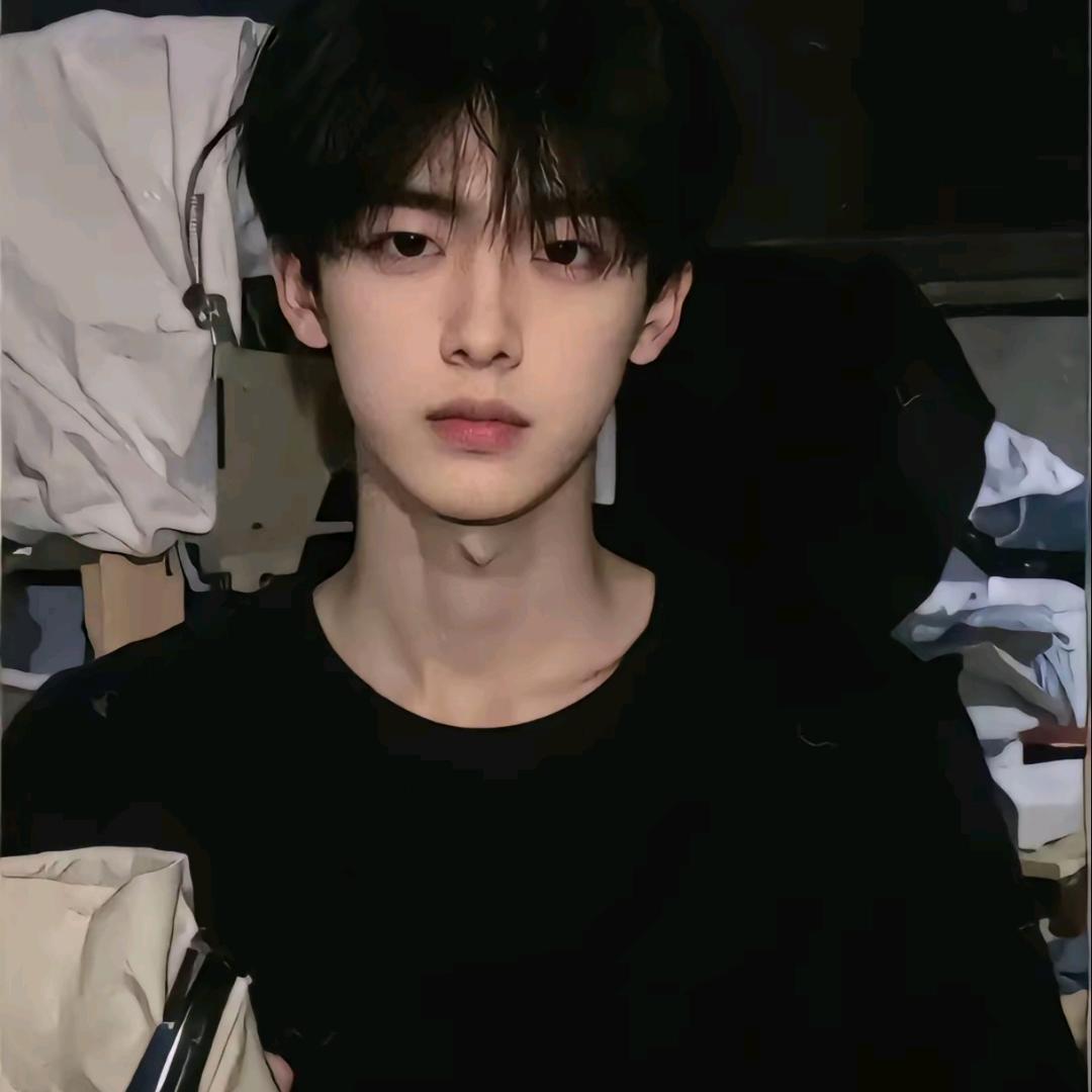 小七..