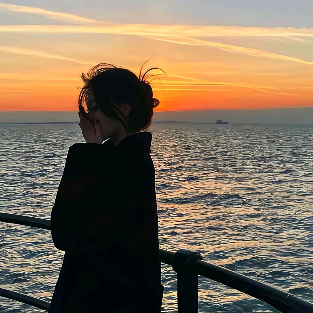 小猫爱吃鱼≽^•༚•