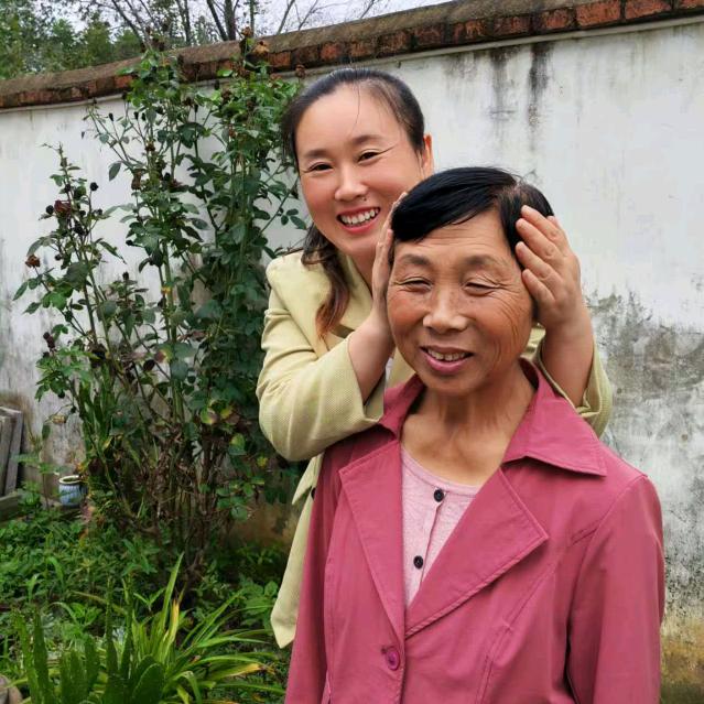 闫严和婆婆（老王）