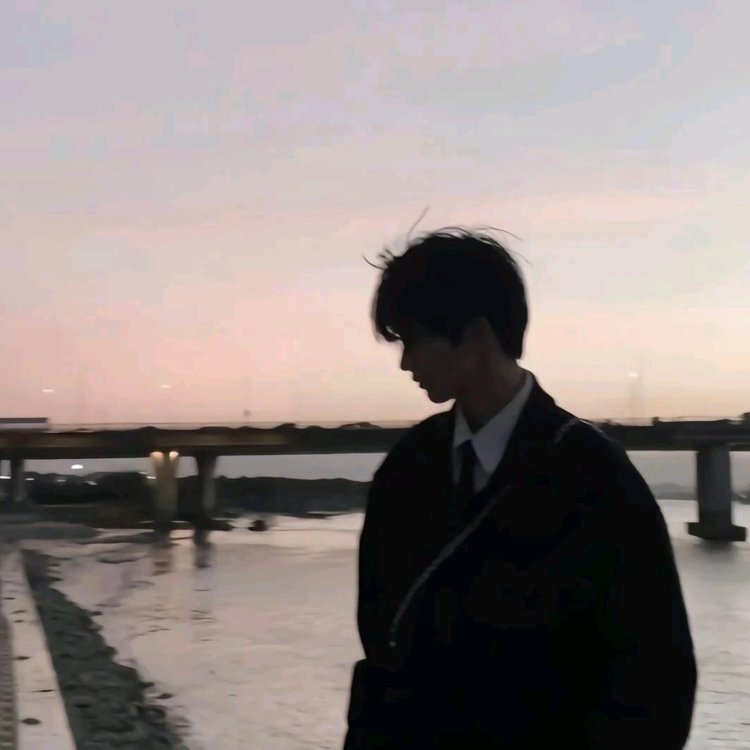 性感蒜头王八想强吻大嘴毒液
