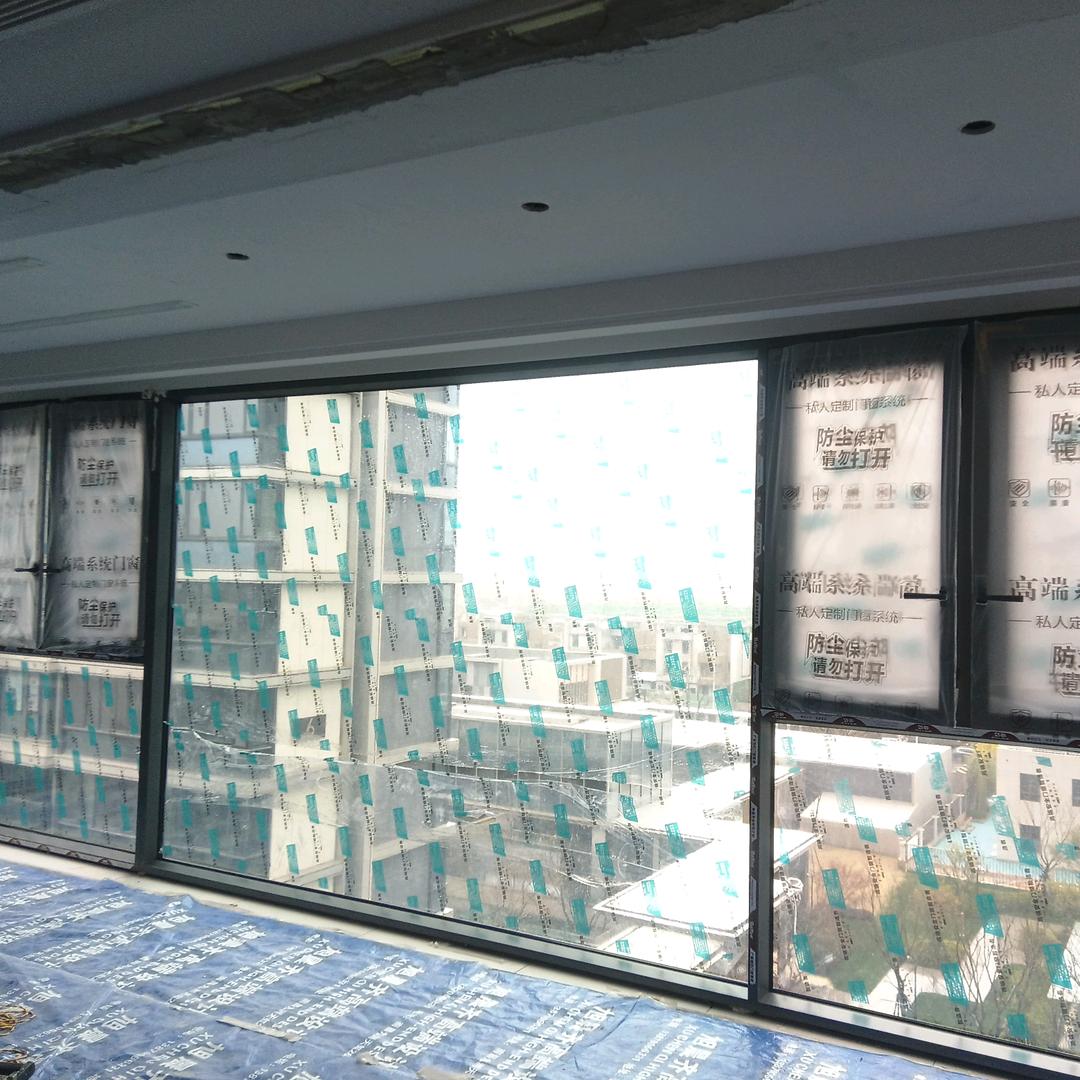 伟昌无缝焊接门窗（封阳台）