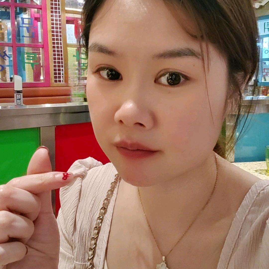 依小依