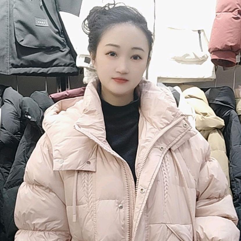 庐江莉说服装