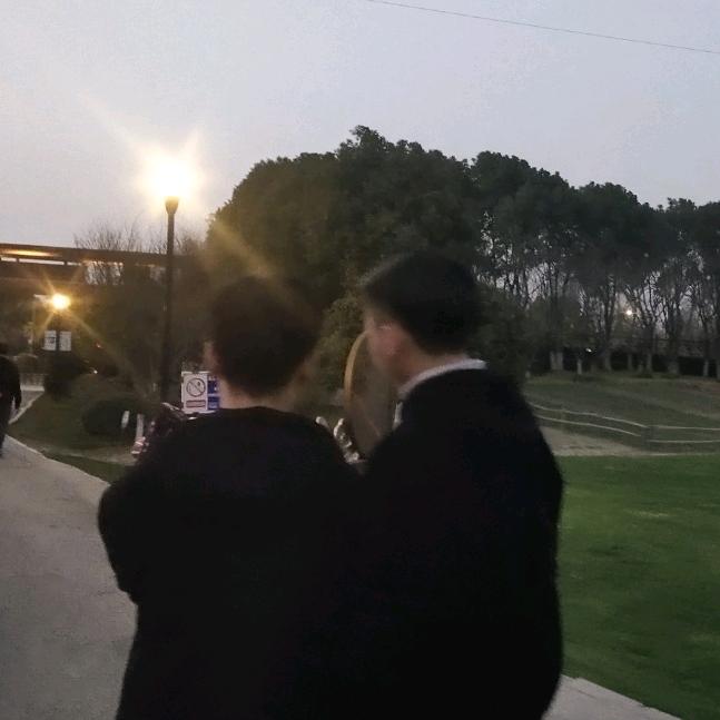 你说别在笑了