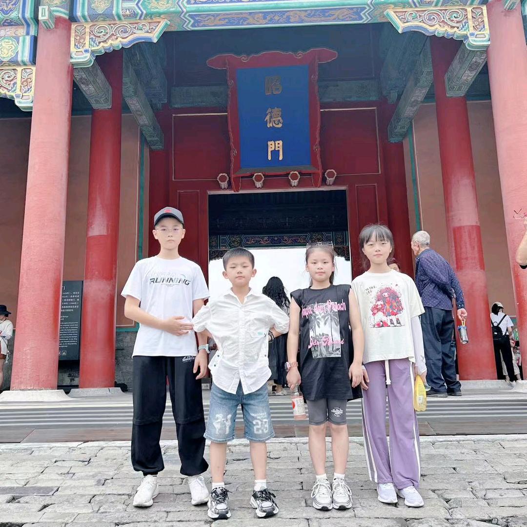 萌帅俩宝奶奶，章婵娟