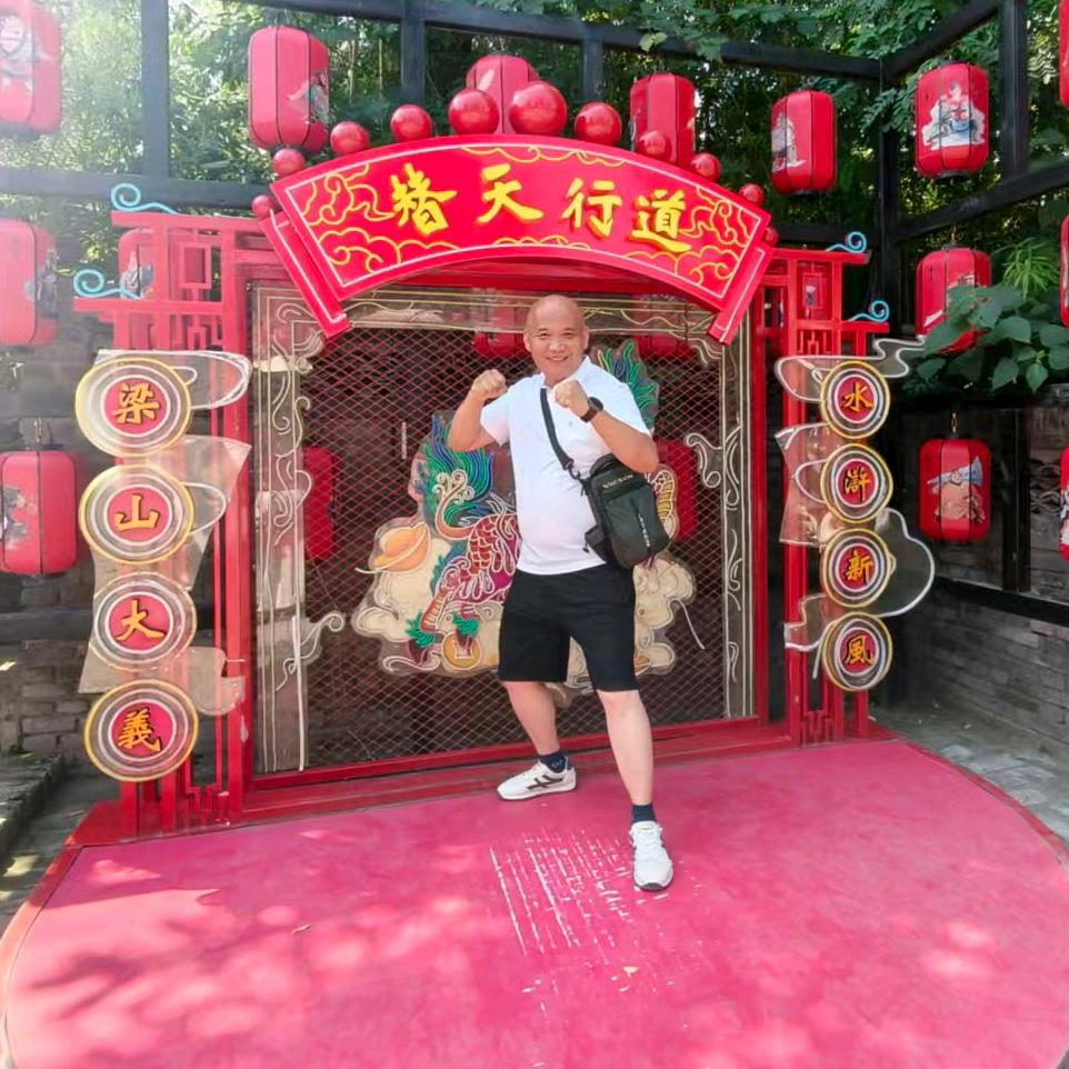 @卖饲料的光头张