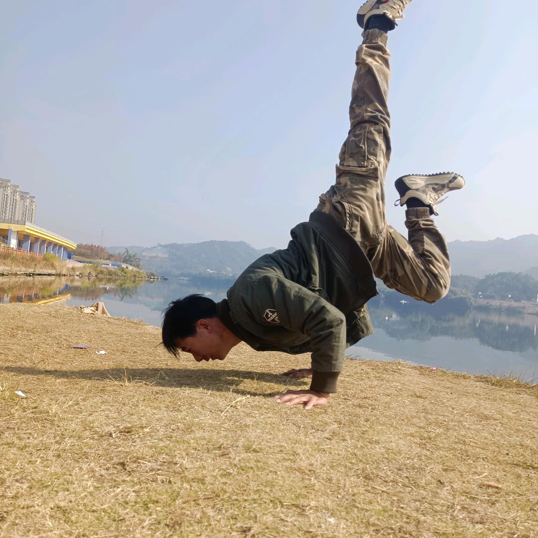 粘锅的咸鱼