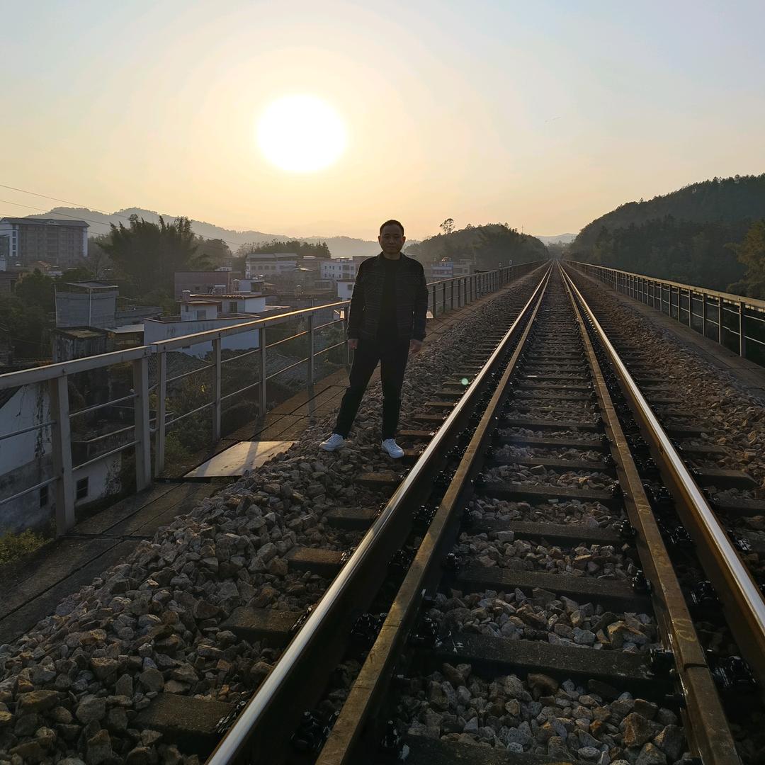 尚烤餐饮   胡礼