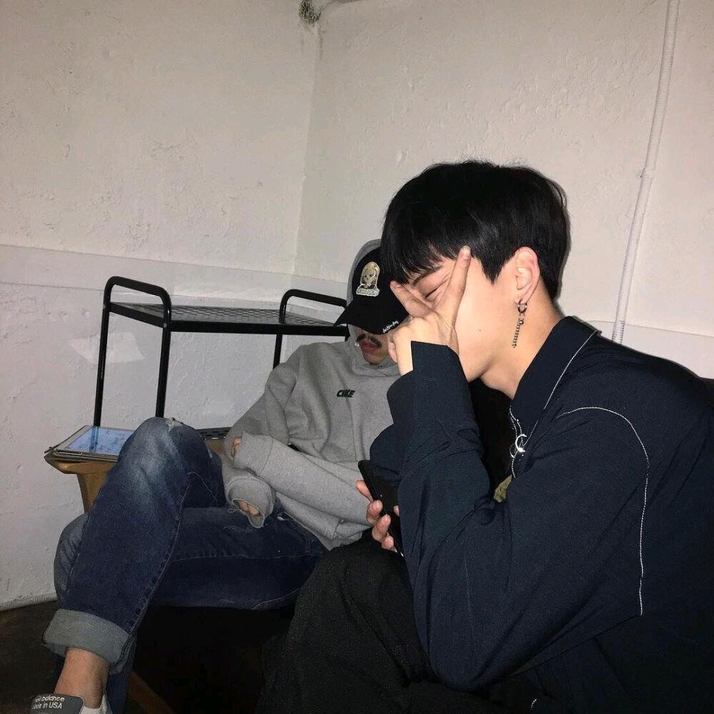 脸怎么红了