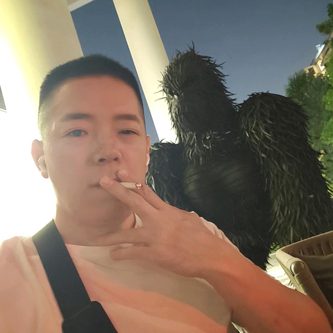 何哥哥 。