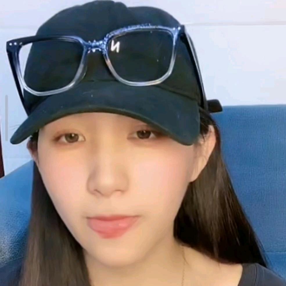 就着百威吃面条