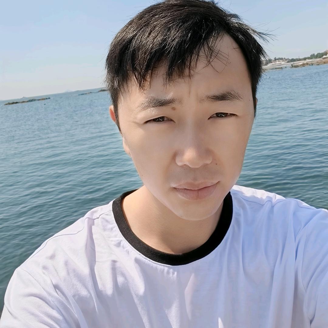 龙龙爱钓鱼