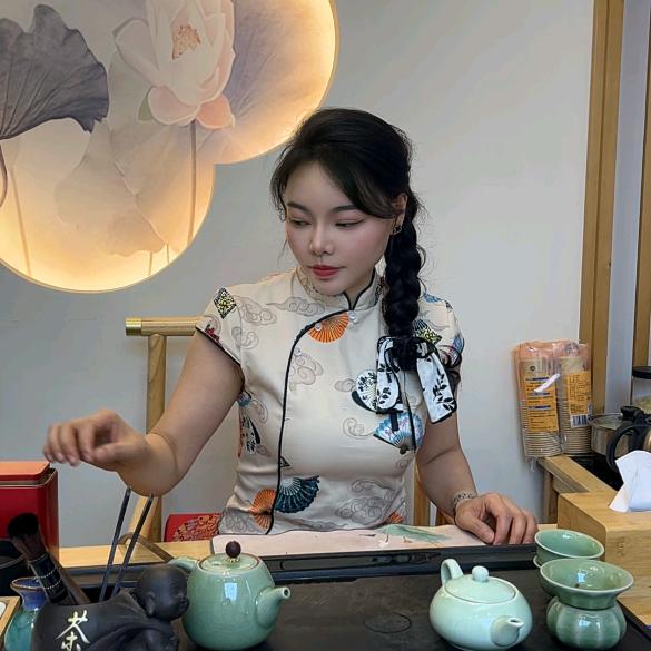 萍萍  （男仕🐐护🌹）