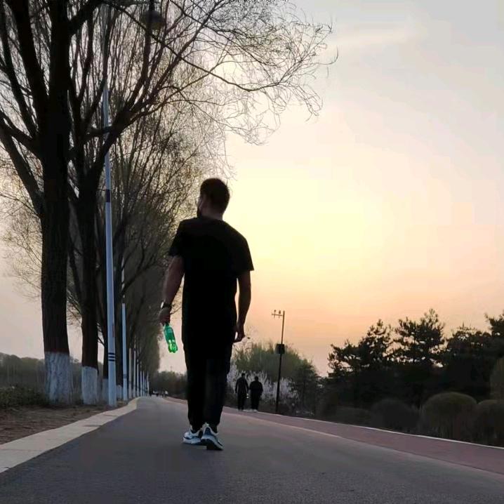 默