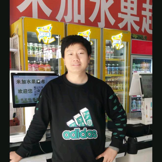 在常熟开水果店的小刘