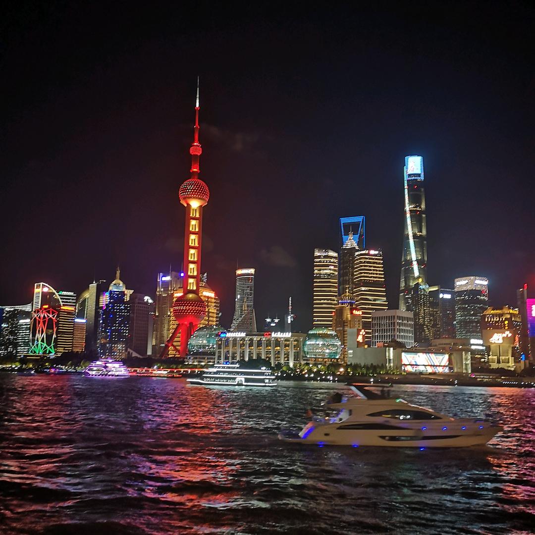 三姐喜欢玩抖音