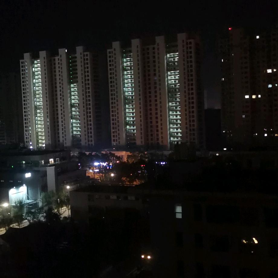 烟花绽放一瞬间